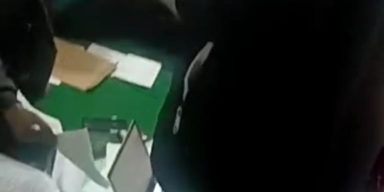 Vidio Viral Anggota PPD Tigi Timur Larang Staf KPU Masuk Saat Rekapitulasi, ini Penjelasan Ketua KPU Deiyai