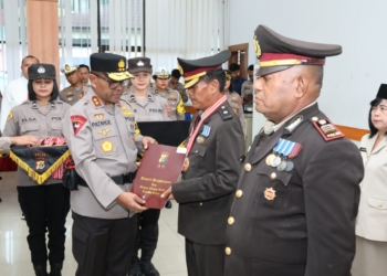 Kapolda Papua Hadiri Upacara Pelepasan Wisudawan Purnabakti Dan Pegawai Negeri di Polda Papua Tahun 2024