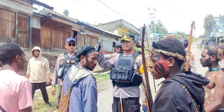 Polres Intan Jaya Polda Papua Respon Pertikaian/Perang Suku Antara Massa Pendukung Paslon