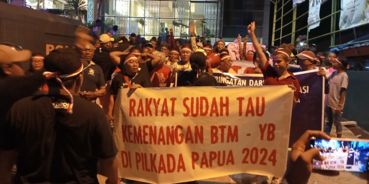 Mama- Mama Port Numbay Unjuk Rasa Protes Pleno KPU Kota Jayapura