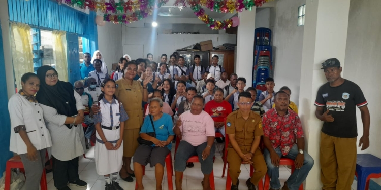 Maknai Kelahiran Yesus, Siswa SMPN 1 Jayapura Berbagi Kasih Bersama Penghuni Yayasan Humania di Polimak
