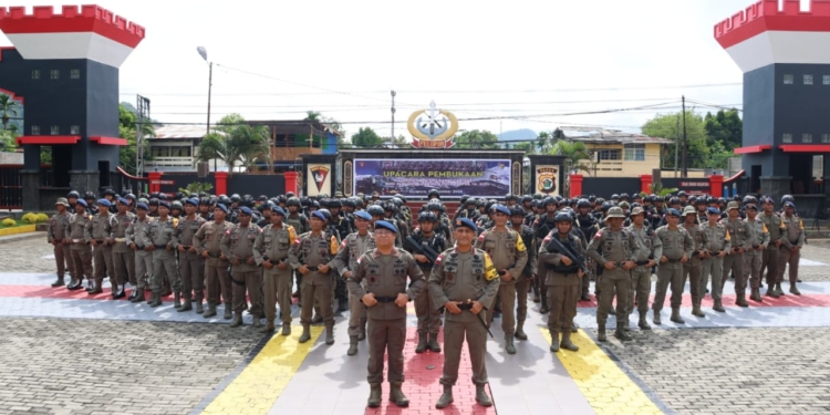 Kaops Damai Cartenz Pimpin Upacara Pembukaan Latihan Operasi Damai Cartenz 2025