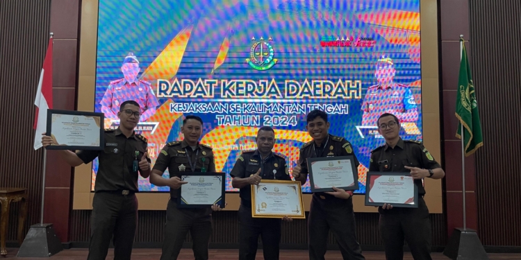 Kejari Barito Timur Raih Penghargaan Atas Capaian Kinerja Selama Tahun 2024