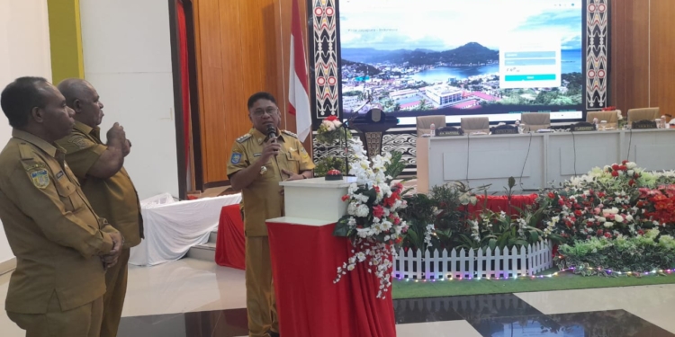 PJ Walikota Hadiri Monitoring Meja Triwulan IV Sekaligus Resmikan Aplikasi Sistem Informasi OAP di Kota Jayapura