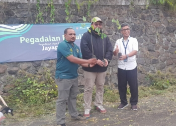 Bersama Sporter Persewar, PT Pegadaian Lakukan Penanaman Pohon di Area Stadion Mandala