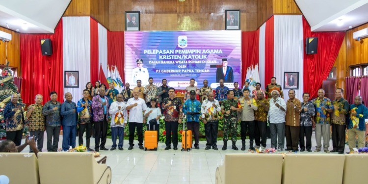 PJ.Gub Anwar Damanik Lepas 40 Peserta Wisata Rohani Ke Israel