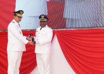 PJ Anwar Damanik Resmi Lantik Yopi Murib Sebagai PJ Bupati Puncak Jaya. Ini Pesannya