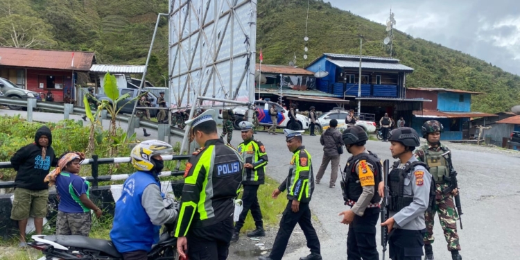 Di Puncak Jaya Patroli Dan Razia Sajam Jelang Pergantian Tahun Intens Di Lakukan Aparat TNI Polri