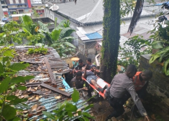 Polda Papua Lewat Personel OLC 2024 Berhasil Evakuasi Warga Sipil yang Alami Kesulitan Karna Fisik