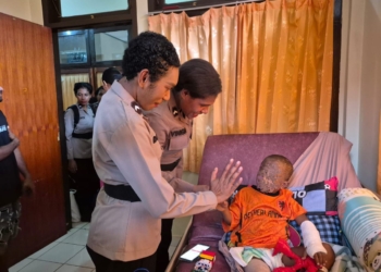 Pengurus Cabang Bhayangkari Polresta Kunjungi AL Balita Korban Kekerasan Fisik di RS Bhayangkara