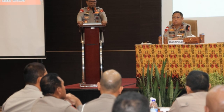 Kapolda Papua Berpesan Ketika Penyerahan Dokumen Dipa RKA-K/L Satker Jajaran Polda Papua T.A 2025