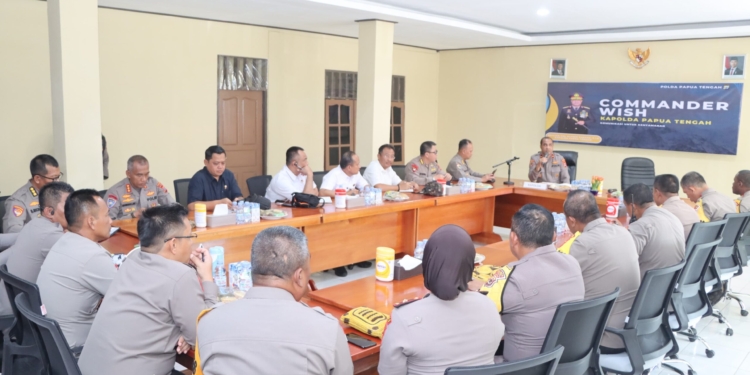 KAPOLDA PAPUA TENGAH LAKSANAKAN COMMANDER WISH DENGAN MOTTO “KOMUNIKASI UNTUK KENYAMANAN”