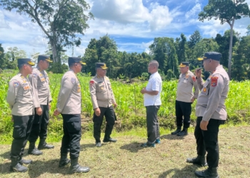 Kombes Pol Jermias Rontini, S.I.K Irwasda Polda Papua Tinjau Program Lahan Ketahanan Pangan Kelompok Agro Makmur