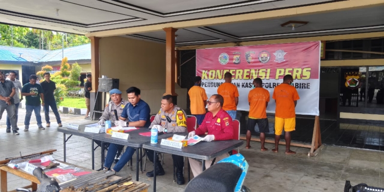 Polres Nabire Berhasil Ungkap 2 Kasus Kriminal Curas Dan Kepemilikan Senjata Api Ilegal