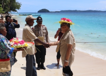 Kunjungi Polsubsektor Pulau Liki, Wakapolda Papua Dapat Apresiasi Dari Warga Setempat