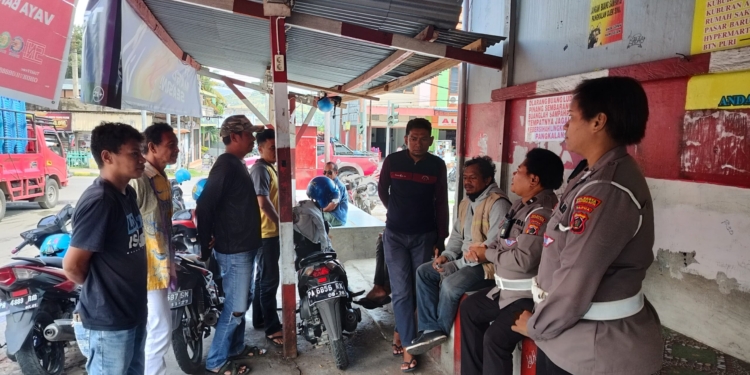 Tukang Ojek di Jayapura Utara Dapat Kunjungan Satuan Lalu Lintas Tentang Tertib Berkendara di Jalan