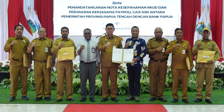 PJ Gub Papua Tengah Anwar Damanik Serahkan DPA-SKPD Tahun 2025, Ini Pesannya