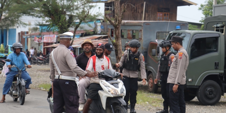 Personel Yahukimo Polda Papua bersama TNI lakukan Razia dan Patroli Jelang Putusan MK