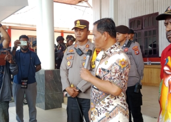 Tolak Hasil Seleksi DPRK Puncak, Puluhan Massa Datangi Kantor Gubernur Papua Tengah