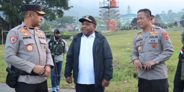 Kapolda Papua Tengah Bersama PJ Bupati dan Kapolres Puncak Jaya Laksanakan Patroli di Kota Mulia