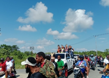 Tiba Dibandara Douw Aturure, Masyarakat Pendukung Sambut Bupati Terpilih Kabupaten Nabire