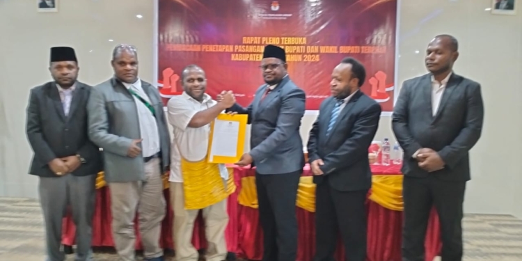 KPU Deiyai Gelar Rapat Pleno Terbuka Penetapan Bupati/Wabup Terpilih Kab Deiyai Periode 2025-2030
