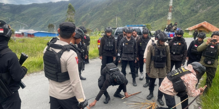  Jelang Sidang MK Terkait Sengketa Pilkada, Aparat Gabungan Gelar Patroli di Kabupaten Puncak Jaya