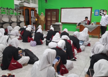 112 Siswa Kls IX SMP Hikmah Yapis Mengikuti UKBI Kerjasama Sekolah dan Balai Bahasa Provinsi Papua