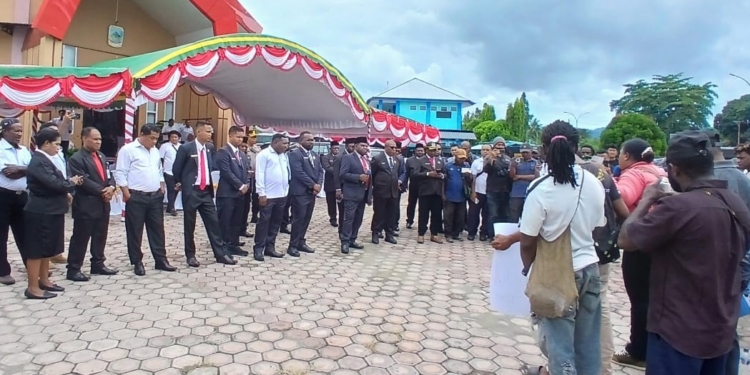 Diduga 80% Kuota OAP Tidak Sesuai, Pencaker Datangi Kantor DPR Provinsi Papua Tengah
