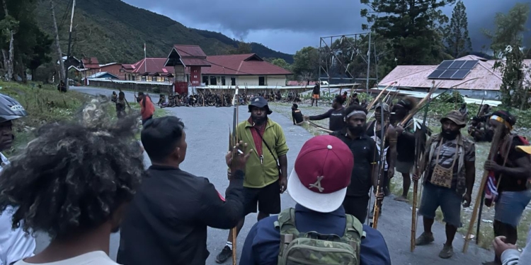 Aksi Saling Serang, Antar Massa pendukung 01 dan 02 di Kampung Muliambut, Puncak Jaya