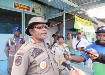 Pol PP Tertibkan Pedagang PKL, Pondok Jualan Dibahu jalan Pasar Sentral Kalibobo