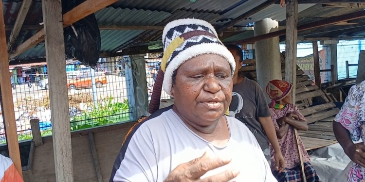 Pembongkaran Lapak Dibahu Jalan Pasar Sentral Kalibobo Ricuh, Aksi Adu Mulut Warnai Penertiban