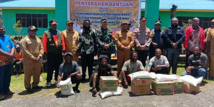 Gerak Cepat, PJ Bupati Puncak Bersama Forkopimda Dampingi DPRPT Kunjungi Pengungsi Di Distrik Sinak