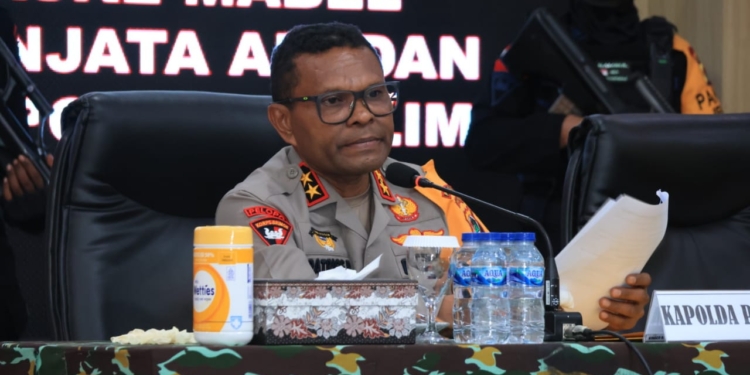 Kapolda Papua Hadiri Konferensi Pers Atas Penangkapan DPO Aske Mabel Yang Merupakan Desertir Polri