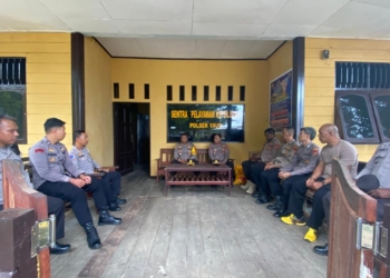 Sambangi Polsek Yaur, Kapolres Nabire Di Sambut Hangat Personil Polsek Yaur Dan Masyarakat