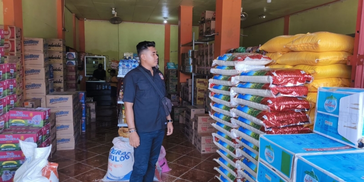 Polres Waropen Polda Papua Lakukan Operasi Pasar Antisipasi Kenaikan Harga Bahan Pokok