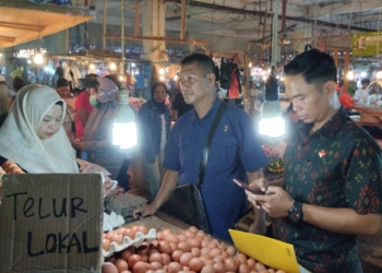 Memasuki Bulan Ramadhan, Kapolres Bersama Kasat Reskrim Cek Ketersediaan Dan Harga Sembako di Pasar Aroro – Iroro