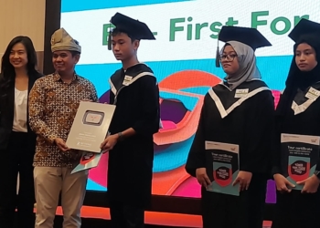 Kadis Pendidikan Hadiri Penyerahan Sertifikat Cambridge Internasional Beyond Education Center di Jayapura