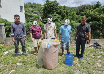 Penyidik Bersama Tersangkanya Musnahkan Miras Lokal Jenis Stim dan Ballo