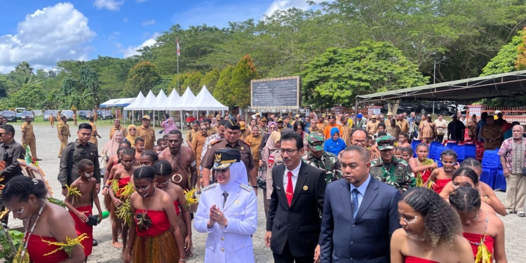 Kajari Jayapura Hadiri Sertijab Bupati dan Wakil Bupati Sarmi Periode 2025-2030