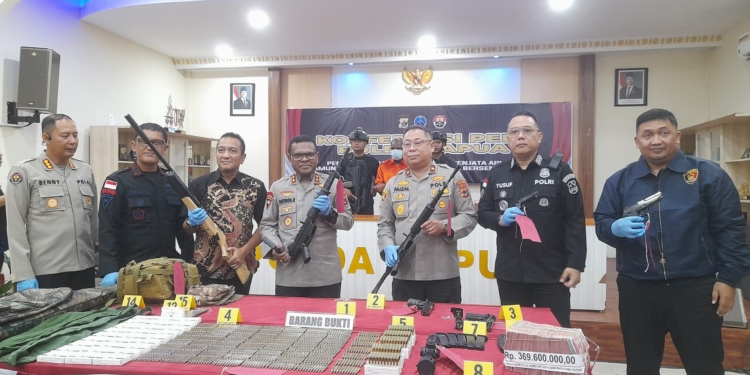 Dengan Mesin Air Compresor, YE Selundupkan, 6 Pucuk Senjata Serta Ratusan Amunisi, Namun Berhasil Digagalkan Aparat