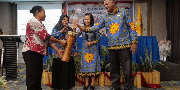 Bimtek Perlindungan dan Penyelamatan Arsip Bagi Kelurahan,Kampung dan Sekolah di Kota Jayapura Tahun 2025