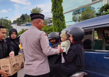 Kapolresta dan Kabid Humas Bagi Takjil Bersama Insan Pers Wujudkan Tali Persaudaraan dan Silahturahmi