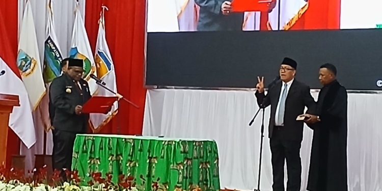 Silwanus Soemoele Dilantik Sebagai Penjabat Sekda Papua Tengah, Ini Pesan Gubernur Meki Nawipa