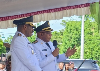 Bupati Puncak Elvis Tabuni Tugaskan Para Kepala Kampung Bangun 20 Rumah Honai