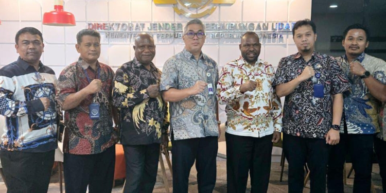Prihatin Kondisi Bandara, Bupati Intanjaya Bertemu Kemenhub, Bahas Peningkatan Bandara Di Intan Jaya
