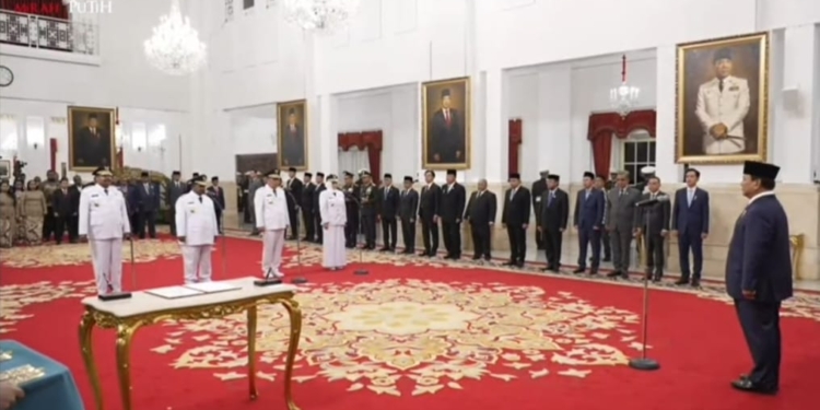 Prabowo Resmi Lantik Gubernur Papua Pegunungan dan Bangka Belitung di Istana Negara