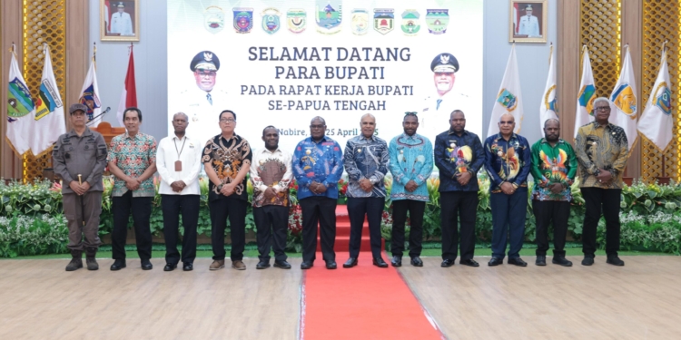 Gubernur Meki Nawipa Resmi Buka Raker Bupati Se-Papua Tengah, Diharapkan Manfaat Pembangunan Dirasakan Masyarakat