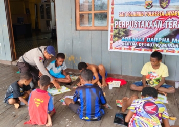 Tingkatkan Animo Baca Sejak Dini, Perpustakaan Terapung Hadir Di Kampung Enggros