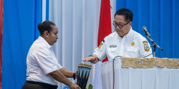 Sekda Sumule Buka Kegiatan Forum Konsultasi Publik RPJMD Papua Tengah, “Ini Langkah Awal Pedoman Pembangunan 5 Tahun”